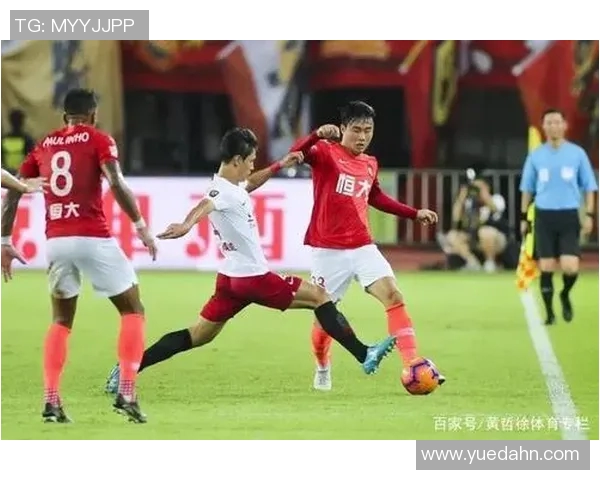 重庆足球队与武汉足球队赛后复盘深入分析两队配合与战术执行情况